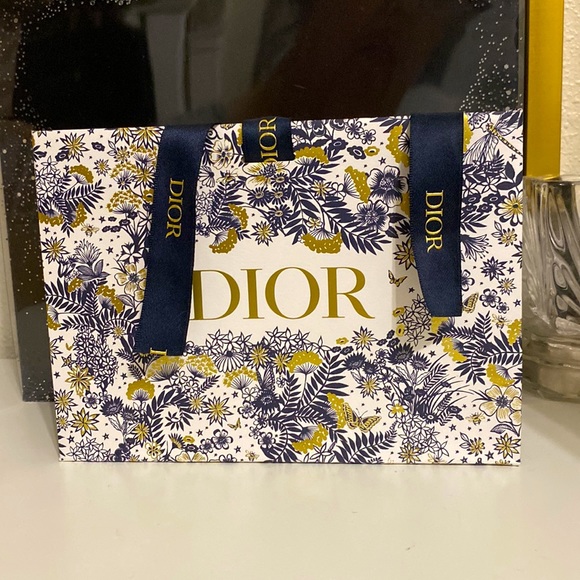 DIOR Holiday Gift Bag Bundle-2021 - Picture 7 of 8